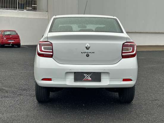 RENAULT-LOGAN-2022