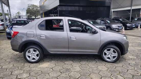 RENAULT-LOGAN-2021