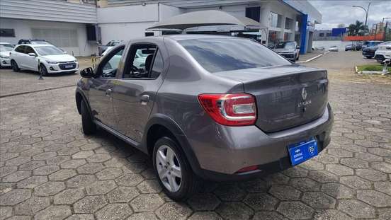 RENAULT-LOGAN-2021