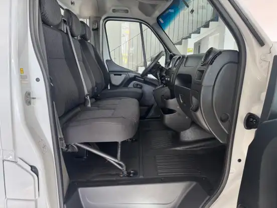RENAULT-MASTER-2023