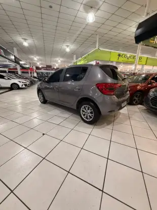 RENAULT-SANDERO-2019