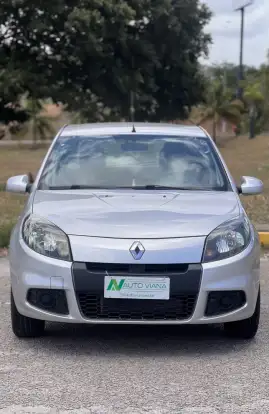 RENAULT-SANDERO-2013