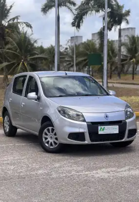 RENAULT-SANDERO-2013