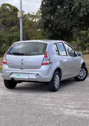 RENAULT-SANDERO-2013
