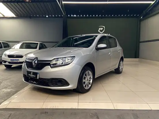 RENAULT-SANDERO-2015