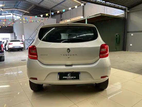 RENAULT-SANDERO-2015