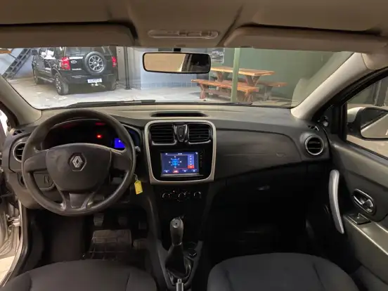 RENAULT-SANDERO-2015