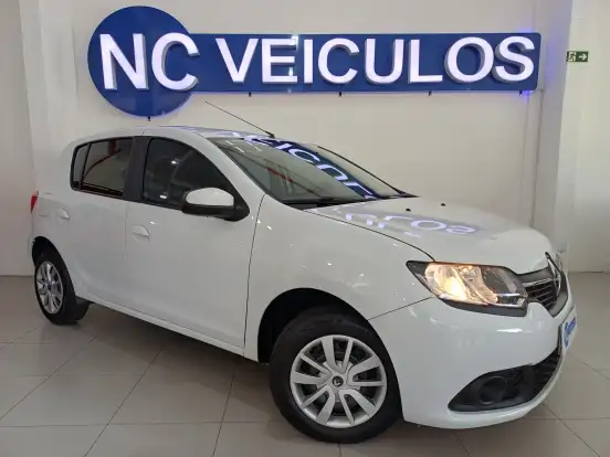 RENAULT-SANDERO-2017