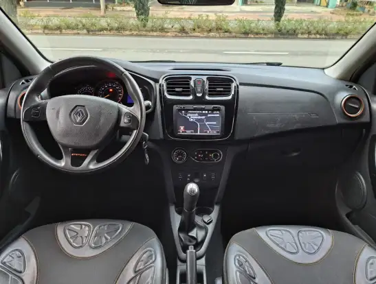 RENAULT-SANDERO-2016