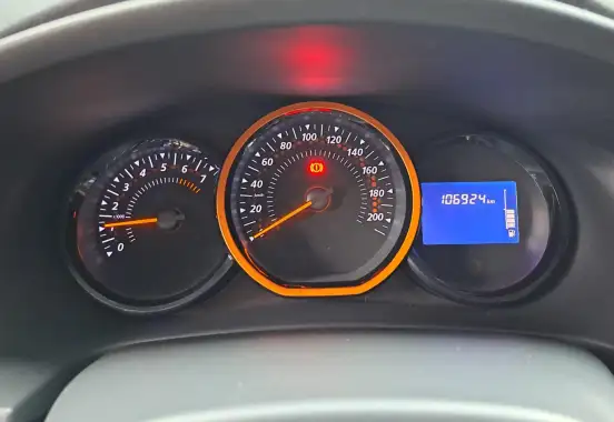 RENAULT-SANDERO-2016