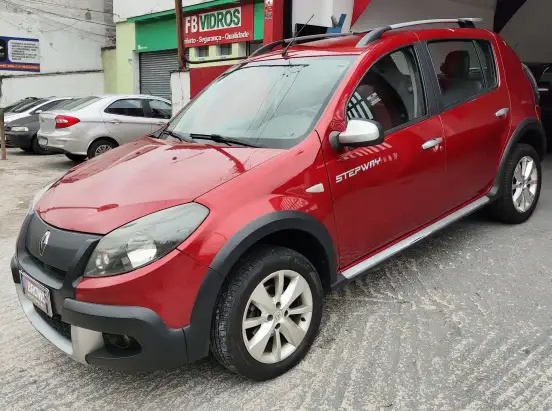 RENAULT-SANDERO-2011