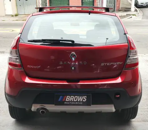 RENAULT-SANDERO-2011