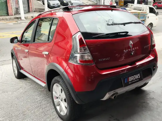 RENAULT-SANDERO-2011