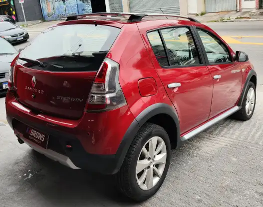 RENAULT-SANDERO-2011
