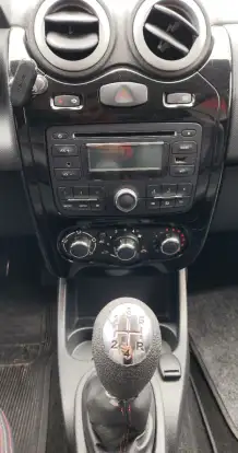 RENAULT-SANDERO-2011