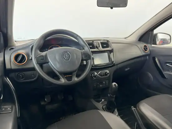 RENAULT-SANDERO-2014