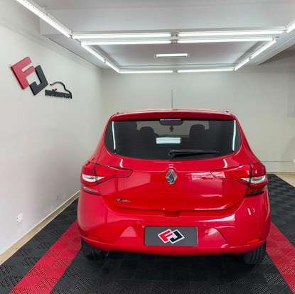 RENAULT-SANDERO-2019