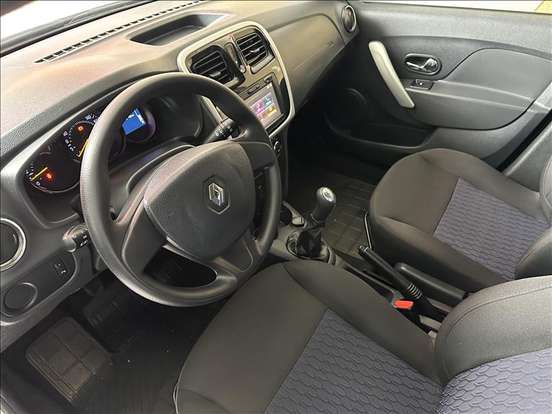 RENAULT-SANDERO-2016