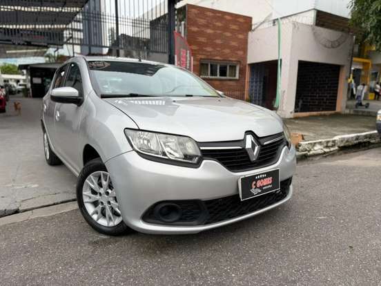 RENAULT-SANDERO-2018