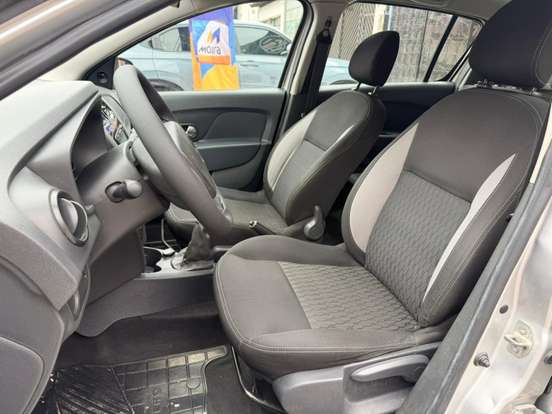 RENAULT-SANDERO-2018
