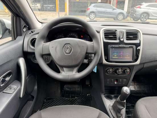 RENAULT-SANDERO-2018