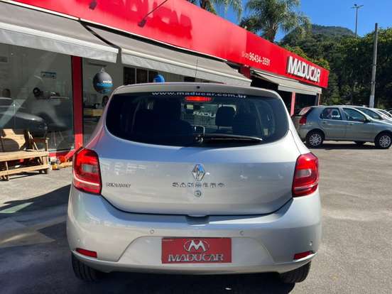 RENAULT-SANDERO-2018