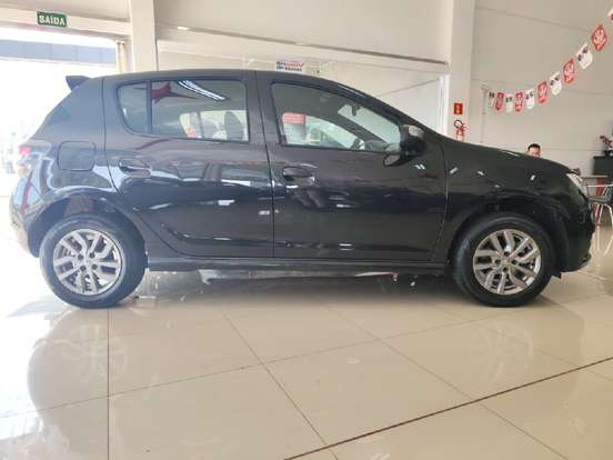 RENAULT-SANDERO-2021