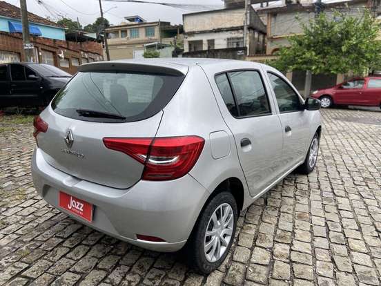 RENAULT-SANDERO-2020