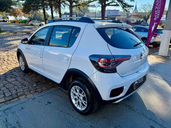 RENAULT-SANDERO-2022