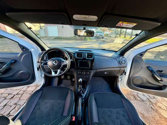 RENAULT-SANDERO-2022