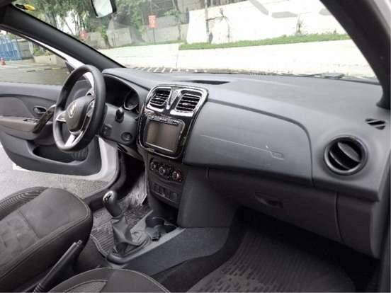 RENAULT-SANDERO-2022