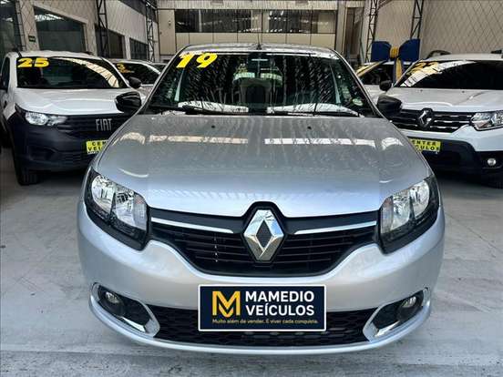 RENAULT-SANDERO-2018