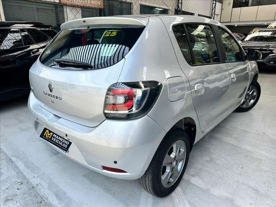 RENAULT-SANDERO-2018