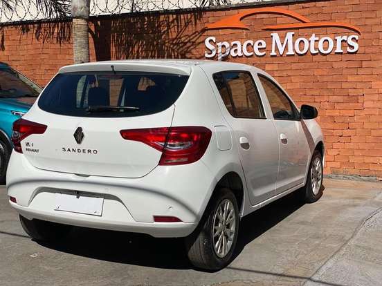 RENAULT-SANDERO-2020