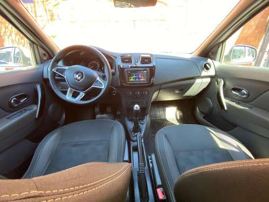 RENAULT-SANDERO-2020