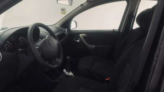 RENAULT-SANDERO-2011