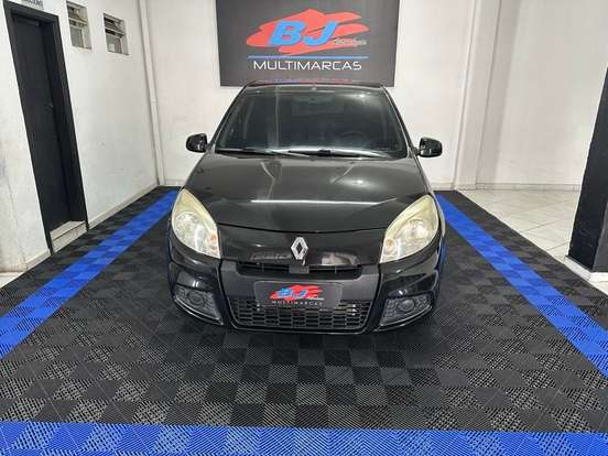 RENAULT-SANDERO-2012