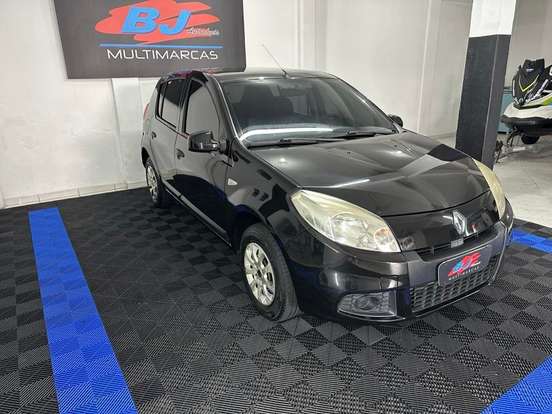 RENAULT-SANDERO-2012