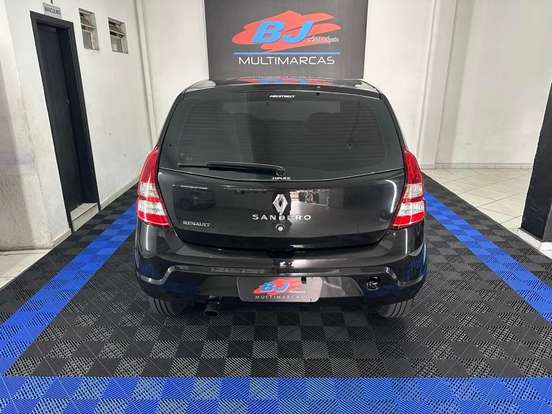 RENAULT-SANDERO-2012