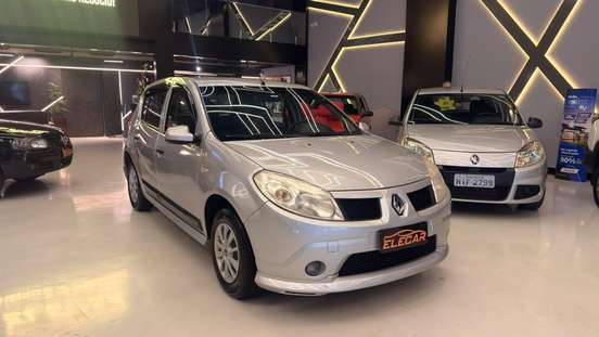 RENAULT-SANDERO-2011