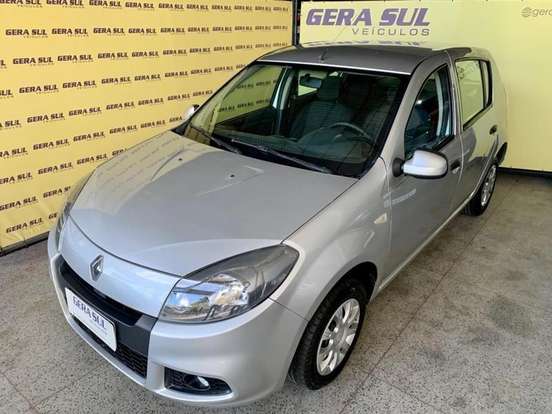 RENAULT-SANDERO-2013