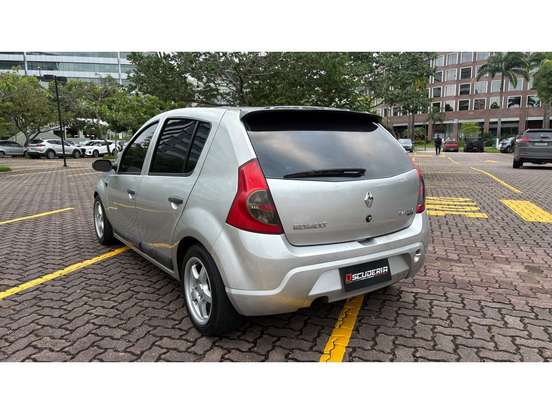 RENAULT-SANDERO-2009