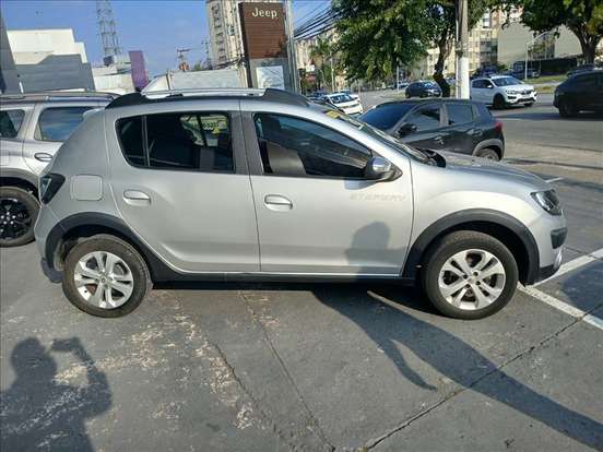 RENAULT-SANDERO-2018