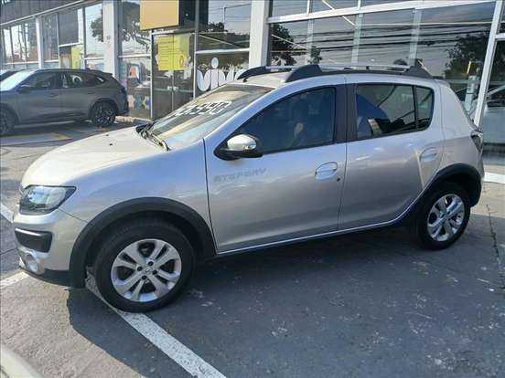 RENAULT-SANDERO-2018