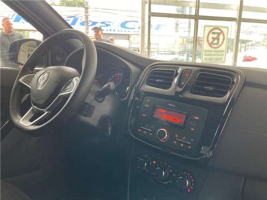 RENAULT-SANDERO-2020