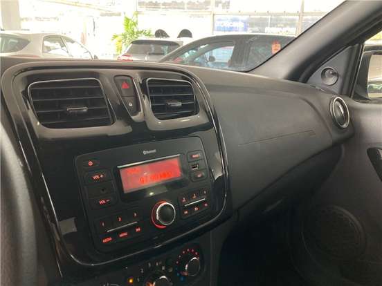 RENAULT-SANDERO-2020