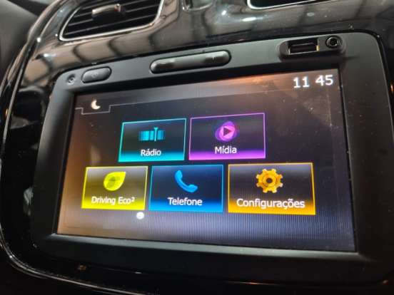 RENAULT-SANDERO-2019
