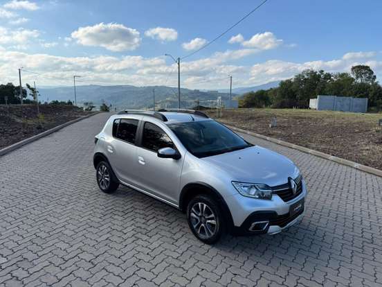 RENAULT-SANDERO-2019