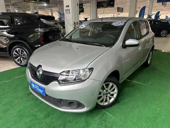 RENAULT-SANDERO-2015