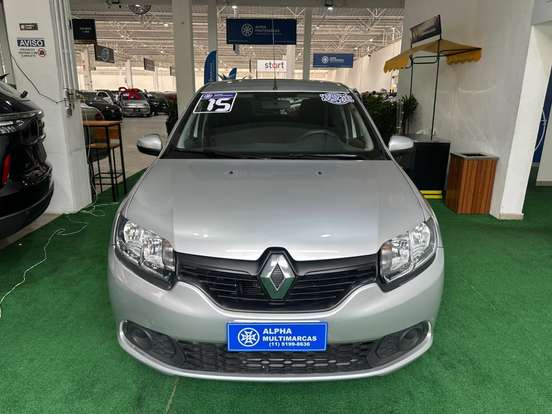 RENAULT-SANDERO-2015
